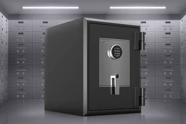 Can a spouse access safe deposit box?