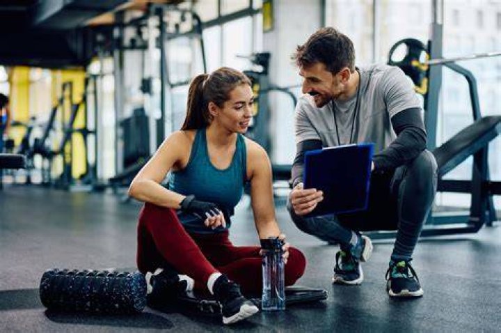 Can a woman personal trainer train a man?