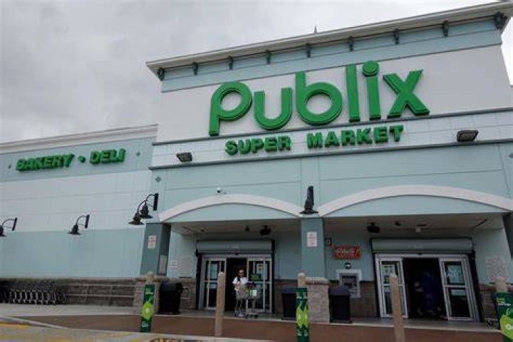 Can family members buy Publix stock?