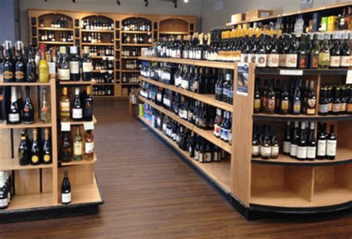Can you go in a liquor store under 21 in Oklahoma?