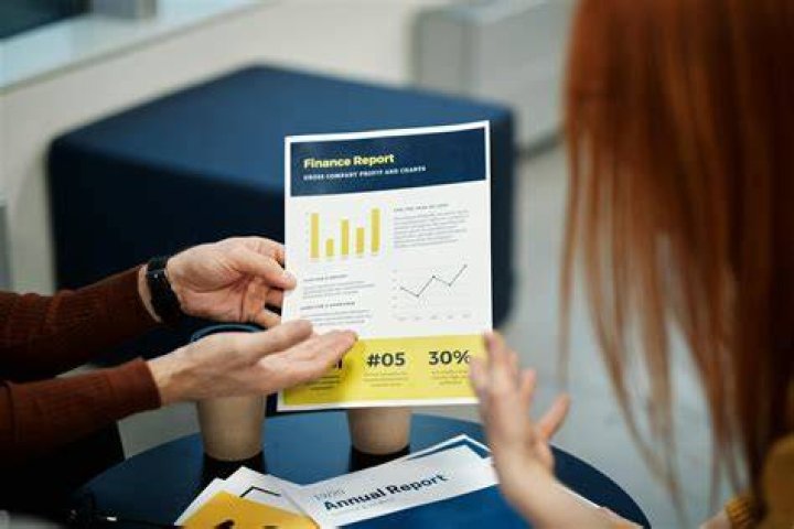 Does Discover Business report to personal credit?