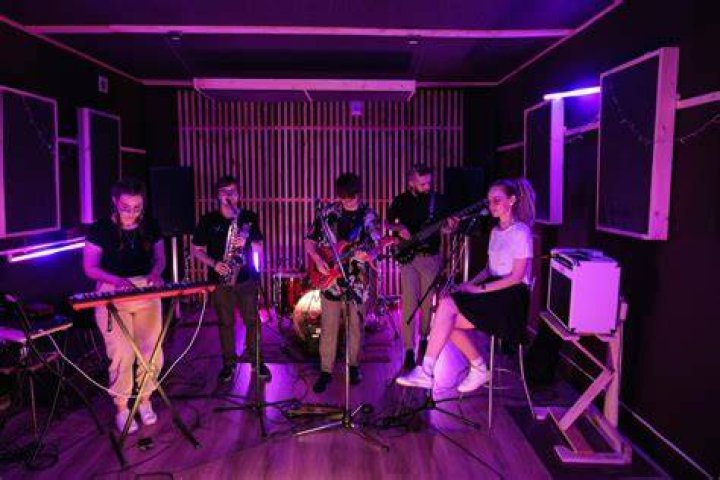 How do musicians find agents?
