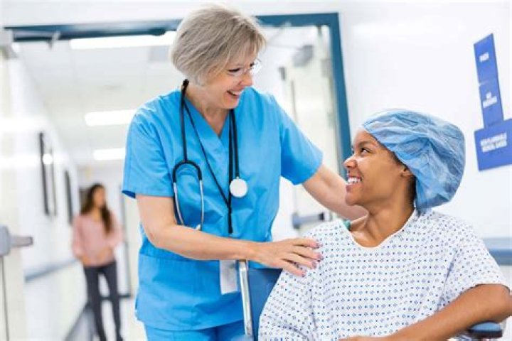How do registered nurses help patients?