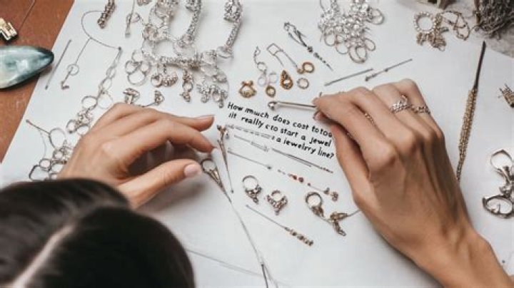 How much does a jewelry manager make?