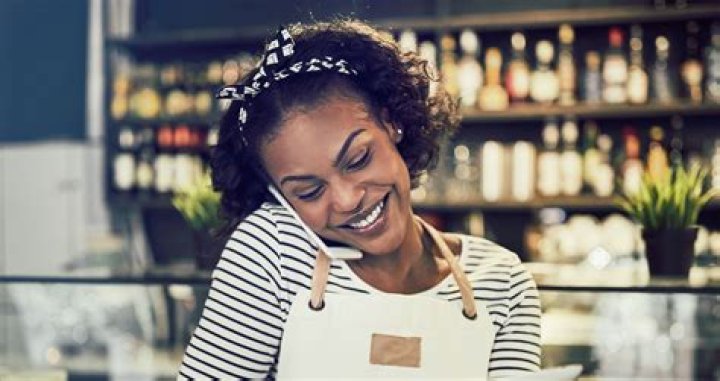 How much does a restaurant hostess usually make?