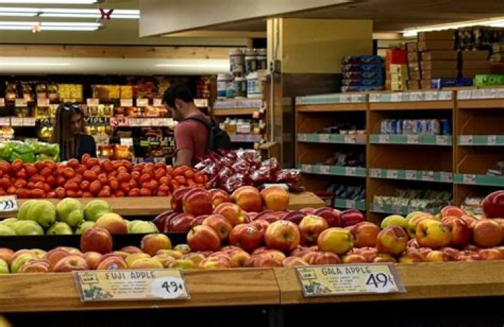 How much does an average supermarket make?