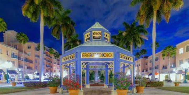 Is Boca Raton snobby?