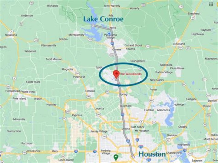 What city is The Woodlands Texas close to?