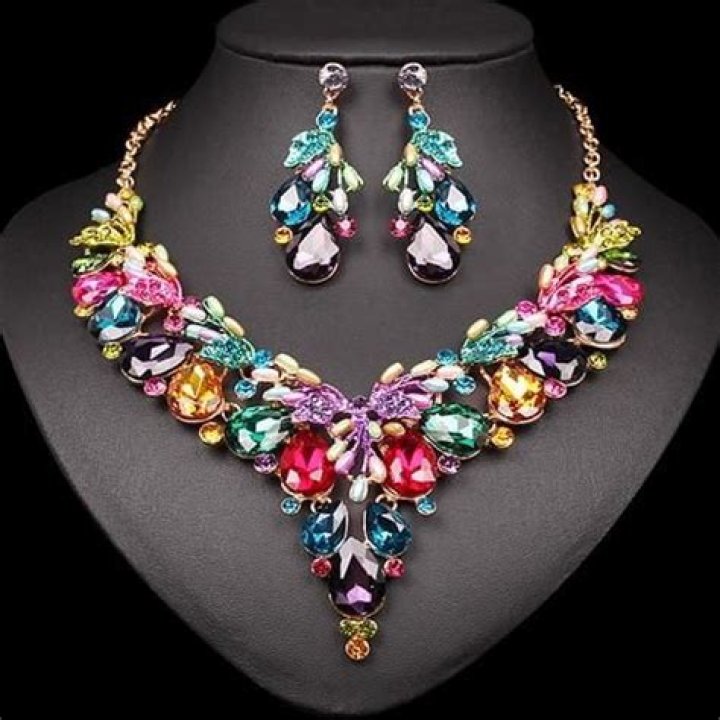 What does CW mean on jewelry?