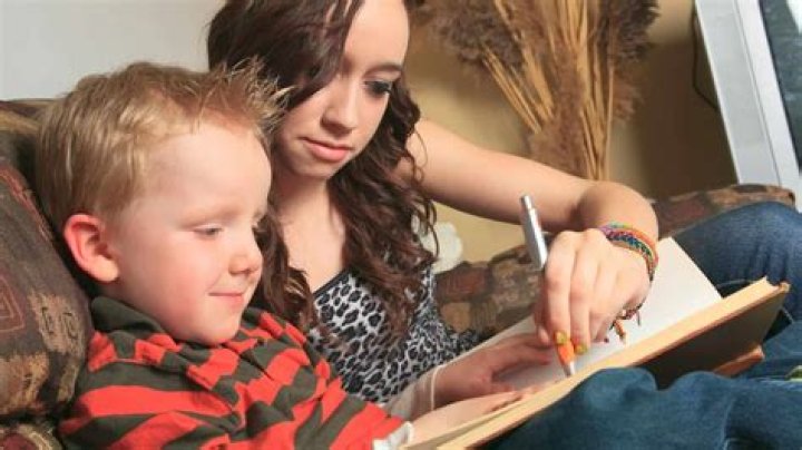 What is the average pay for a teenager to babysit?
