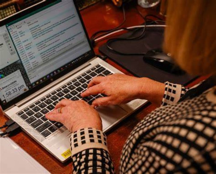 What is the role of the Hansard reporter?