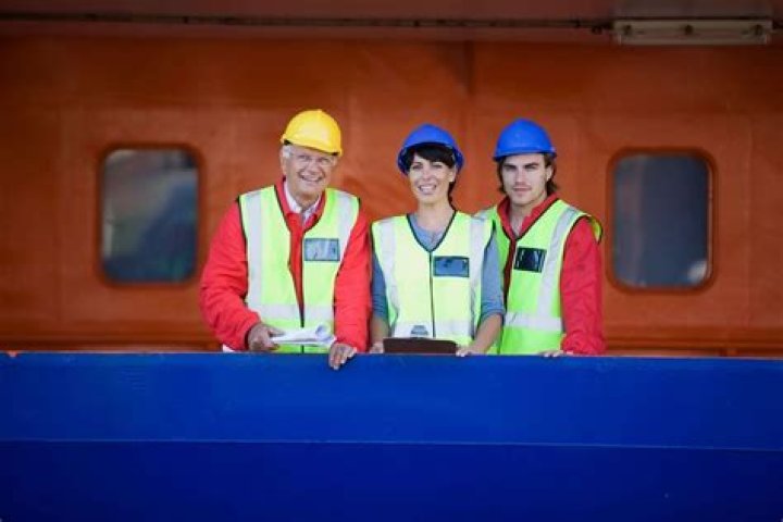 What means service crew?
