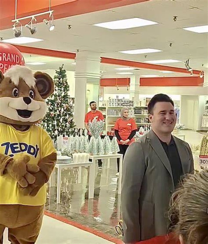 Who owns Zellers now?