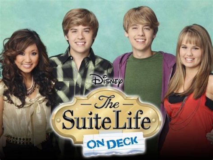 Who plays Mia on sweet life on deck?